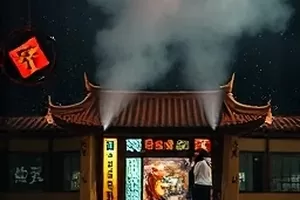 《七点零三分的咖啡》都市剧海报：清晨窗边的一杯手冲咖啡